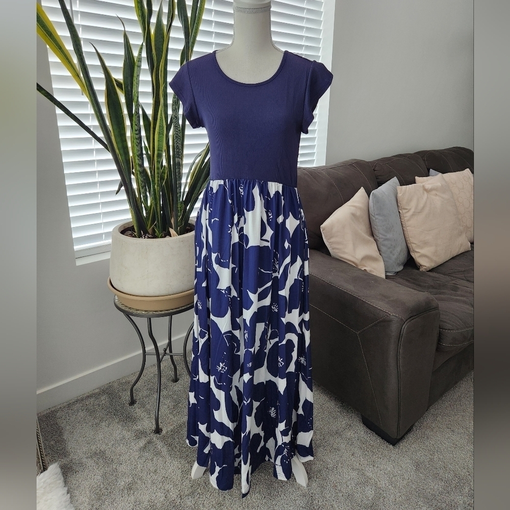 Navy Floral Maxi Dress with Short Sleeves